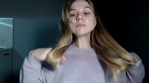 happy_fox_ online show from November 26, 11:12 pm