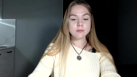 happy_fox_ online show from April 18, 10:32 pm