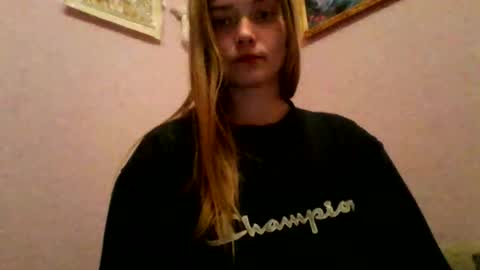 happyemily  online show from February 17, 10:20 pm