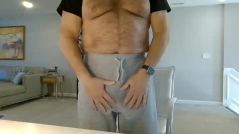 Snapshot of happyguyrob chatting on January 28, 6:49 pm happyguyrob online show from January 28, 6:49 pm