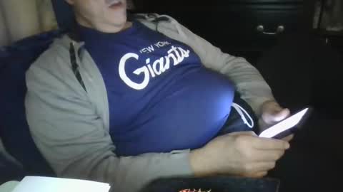 happyhappy4 online show from April 3, 4:30 am