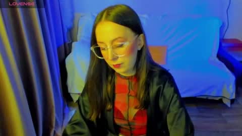 Stephanie online show from June 28, 10:39 pm