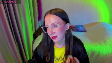 Stephanie online show from December 14, 8:04 pm