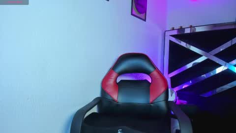 HELP ME GET 100 THUMBS UP    - INDEPENDENT MODEL        online show from April 16, 9:37 pm