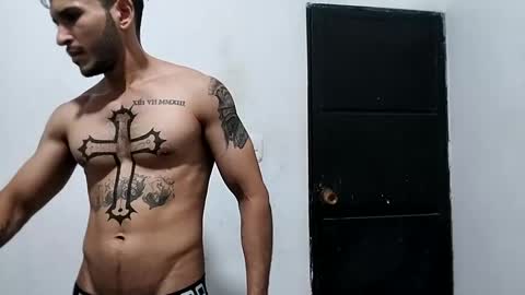 Snapshot of haroldsepulveda chatting on December 21, 3:25 am BOY HOT online show from December 21, 3:25 am