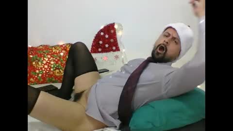 Snapshot of harry_goldenmillerx10fun chatting on December 27, 9:43 pm  Harry    online show from December 27, 9:43 pm