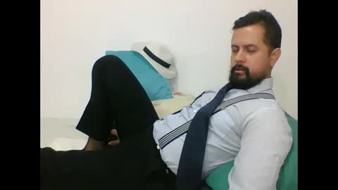 Snapshot of harry_goldenmillerx10fun chatting on January 24, 8:53 pm  Harry    online show from January 24, 8:53 pm