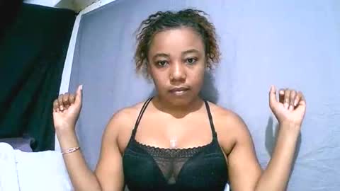 hasimina09 online show from October 31, 9:32 am