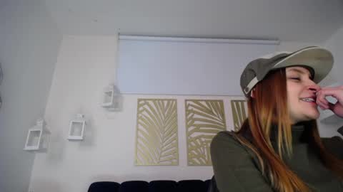Snapshot of hat_girl chatting on February 1, 9:54 am Nicole online show from February 1, 9:54 am