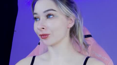 Anna online show from February 16, 9:02 pm