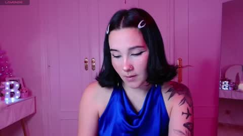Snapshot of hatzukoi_miaow chatting on January 6, 7:42 am petunia online show from January 6, 7:42 am