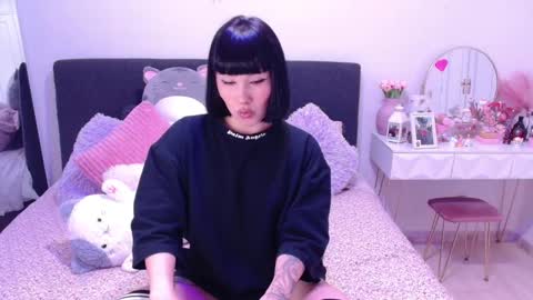 Snapshot of hatzukoi_miaow chatting on December 5, 9:55 pm petunia online show from December 5, 9:55 pm
