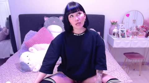 Snapshot of hatzukoi_miaow chatting on December 6, 1:02 am petunia online show from December 6, 1:02 am