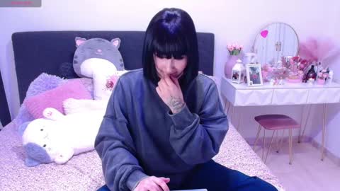 Snapshot of hatzukoi_miaow chatting on December 6, 7:15 am petunia online show from December 6, 7:15 am