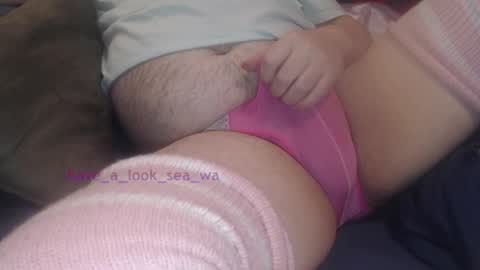Snapshot of have_a_look_sea_wa chatting on December 7, 4:15 am have_a_look_sea_wa online show from December 7, 4:15 am