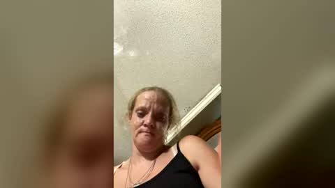 hayleyhuh111 online show from June 14, 8:16 am
