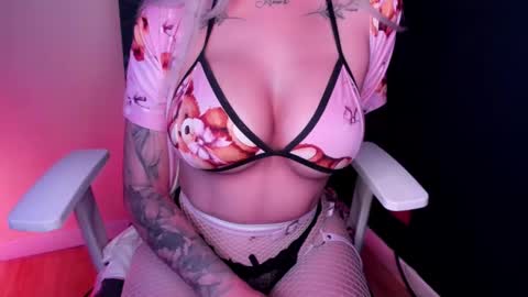 Marie online show from February 3, 11:19 pm