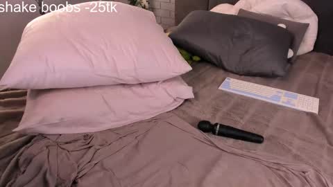 Liya dont forget to thumbs up me online show from October 23, 12:39 pm