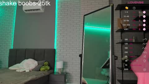 Liya dont forget to thumbs up me online show from September 26, 11:07 am