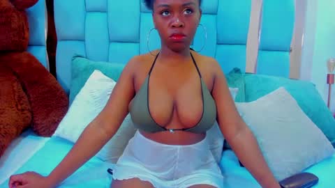 hazel_lanee online show from May 2, 3:45 am