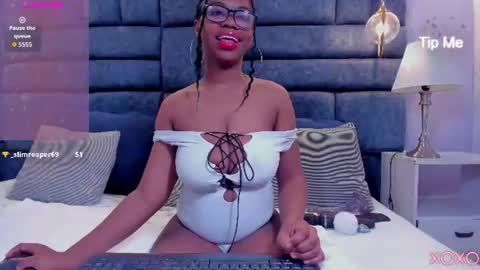 hazel_lanee online show from June 22, 5:48 am