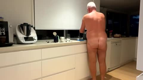 Snapshot of hb2283 chatting on December 8, 6:17 pm h babe online show from December 8, 6:17 pm