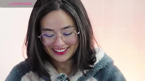 hearmymoans_18 online show from February 5, 9:40 pm