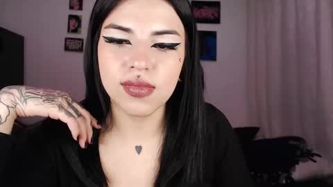 Snapshot of heatherdemonzx_ chatting on September 12, 1:18 am HEATHER DEMONZX Please help me to reach 100 thumbs up online show from September 12, 1:18 am