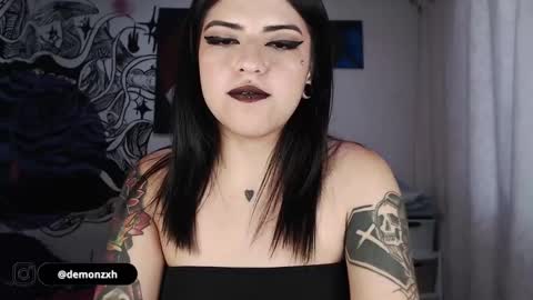 Snapshot of heatherdemonzx_ chatting on February 2, 11:40 am HEATHER DEMONZX Please help me to reach 100 thumbs up online show from February 2, 11:40 am