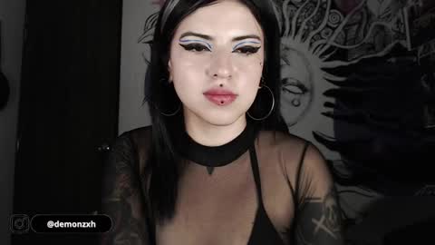 Snapshot of heatherdemonzx_ chatting on December 4, 11:08 pm HEATHER DEMONZX Please help me to reach 100 thumbs up online show from December 4, 11:08 pm