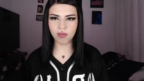 Snapshot of heatherdemonzx_ chatting on September 21, 2:04 am HEATHER DEMONZX Please help me to reach 100 thumbs up online show from September 21, 2:04 am