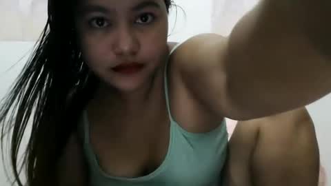 Snapshot of heavenlyeyes69 chatting on January 3, 7:29 pm heavenlyeyes69 online show from January 3, 7:29 pm