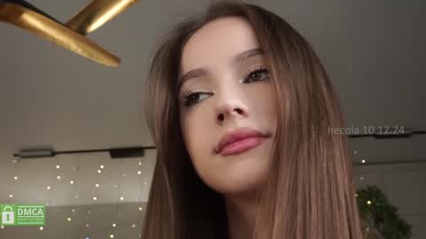 Snapshot of hecola chatting on December 10, 2:28 pm Nika next stream 200pm GMT online show from December 10, 2:28 pm