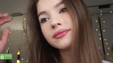 Snapshot of hecola chatting on December 26, 12:38 pm Nika next stream 200pm GMT online show from December 26, 12:38 pm