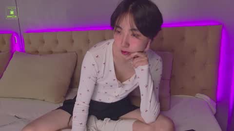 HEEJIN online show from October 15, 8:31 pm