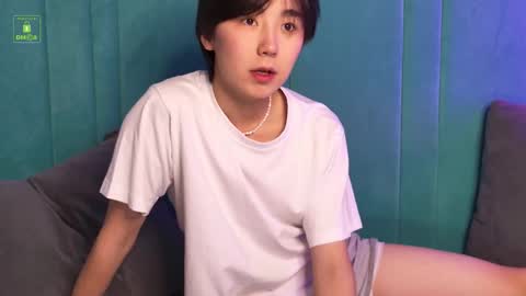 HEEJIN online show from November 8, 8:45 pm