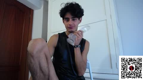 hefestion_ online show from October 23, 4:08 pm