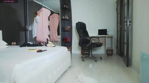 Helen online show from April 18, 7:07 pm