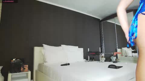 Helen online show from November 7, 6:32 pm