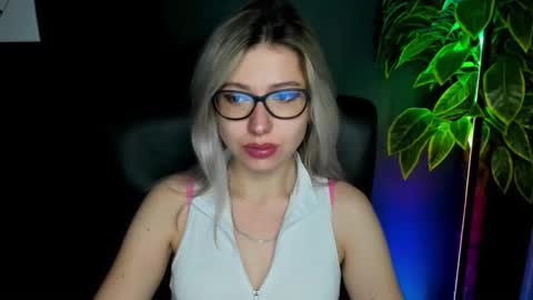 Snapshot of heidi_pleasure chatting on September 22, 4:16 am Heidi online show from September 22, 4:16 am