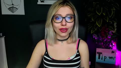 Snapshot of heidi_pleasure chatting on January 13, 10:58 am Heidi online show from January 13, 10:58 am