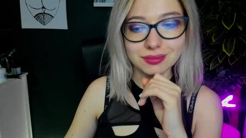 Snapshot of heidi_pleasure chatting on January 24, 12:10 pm Heidi online show from January 24, 12:10 pm