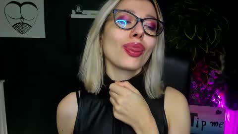 Snapshot of heidi_pleasure chatting on January 9, 11:14 am Heidi online show from January 9, 11:14 am