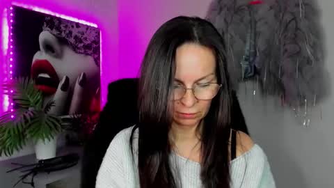 Helen online show from April 8, 3:15 pm