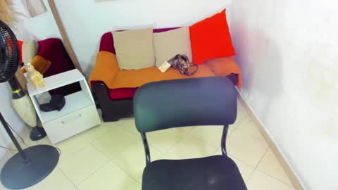 Snapshot of helena_copper chatting on March 5, 3:18 am HELENA COPPER online show from March 5, 3:18 am