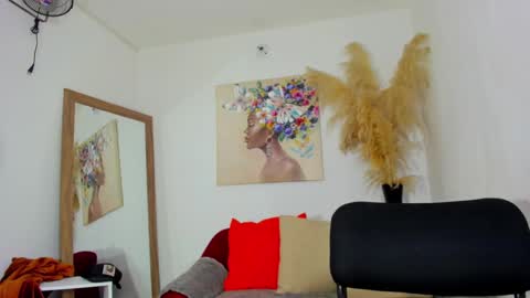 Snapshot of helena_copper chatting on March 2, 4:39 am HELENA COPPER online show from March 2, 4:39 am