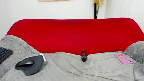Snapshot of helena_copper chatting on February 5, 6:13 am HELENA COPPER online show from February 5, 6:13 am