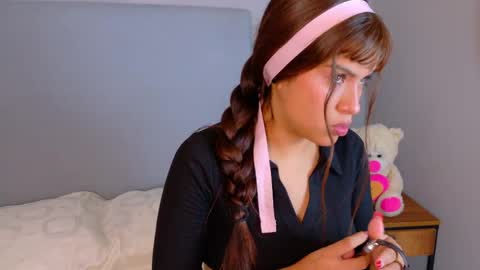 helenafoumier online show from March 31, 12:22 am