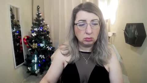 helenenigma online show from January 5, 7:28 pm