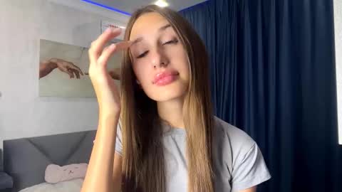 Chloe online show from September 25, 9:27 am